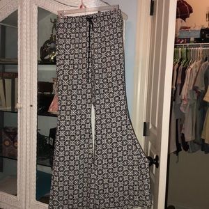 Patterned Flare-out pants